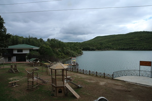 Çevresi güzelleştirilen Zinav Gölü ziyaretçilerini bekliyor