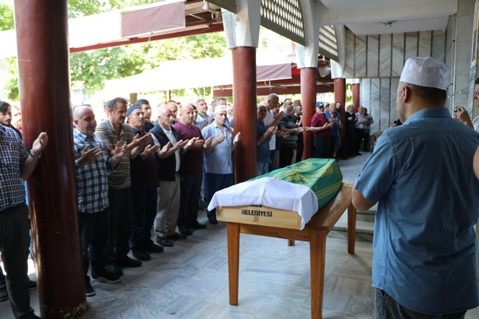 Rize'de eşinin darbederek öldürdüğü kadının cenazesi toprağa verildi